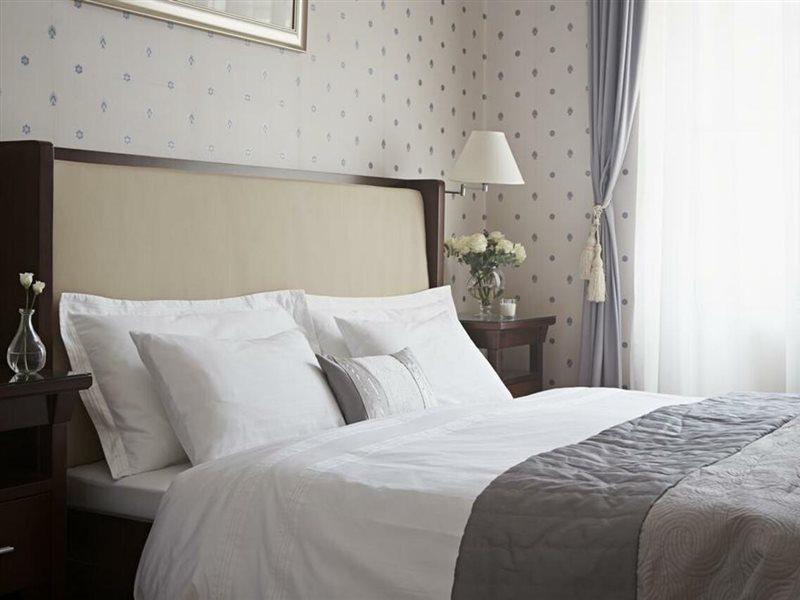 Almandine Apartahotel 4*