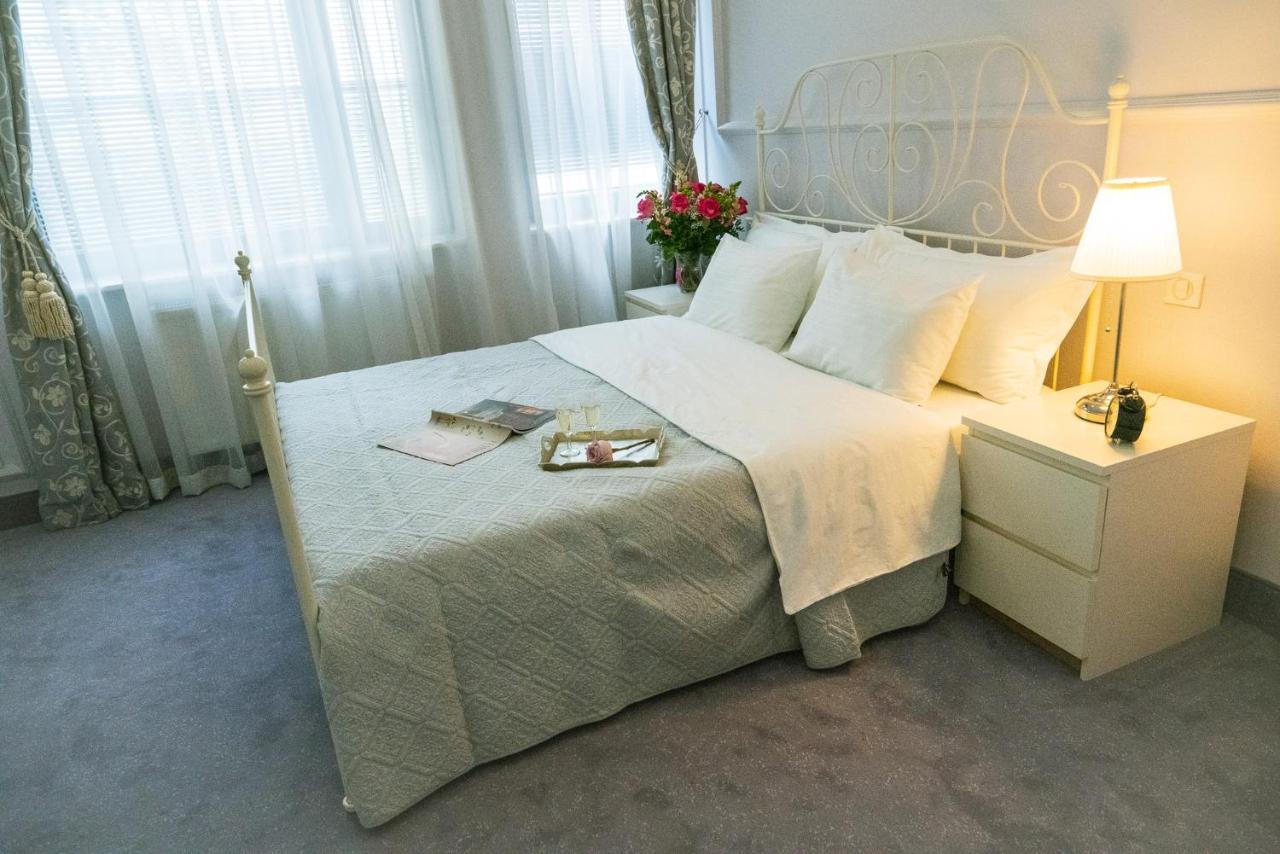 Almandine Apartahotel Praga